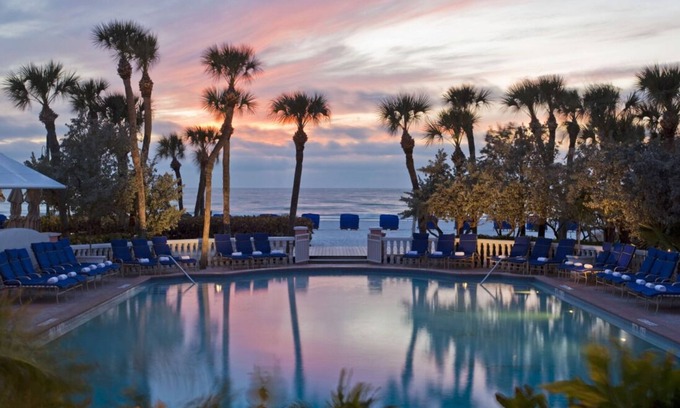 Pass-a-Grille House | Beach Access! 4 Family-friendly Rooms w/Awesome Views, Pool, Pets Allowed!