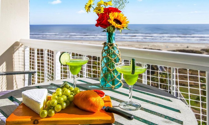 Galveston House | Beachfront Breeze