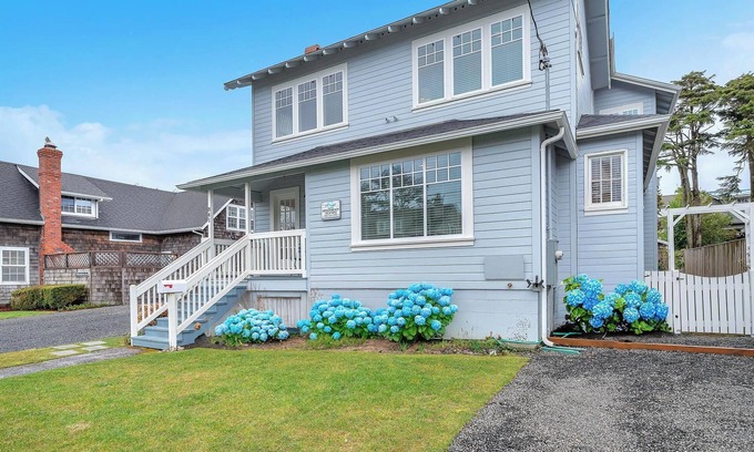 Seaside House | Beautiful newly renovated beach home with easy beach access!