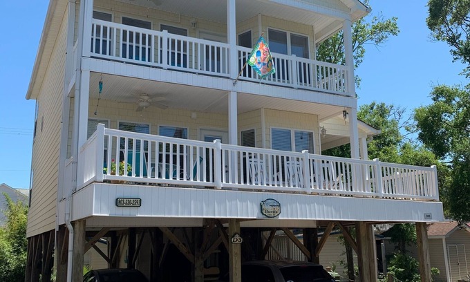 Surfside Beach House | Beautiful Ocean Lakes Beach Home.100 Yards to the Beach.