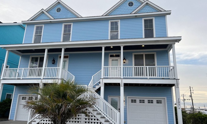 Atlantic Beach House | Beautiful Retreat with Ocean & Sound Views
