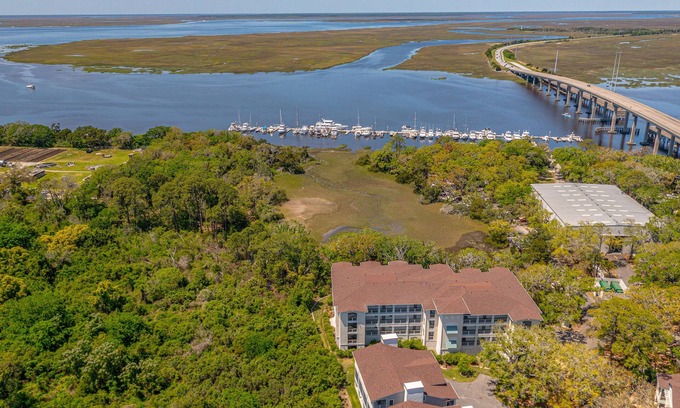 Jekyll Island Condo | Beautifully furnished condo on Jekyll Riverfront!
