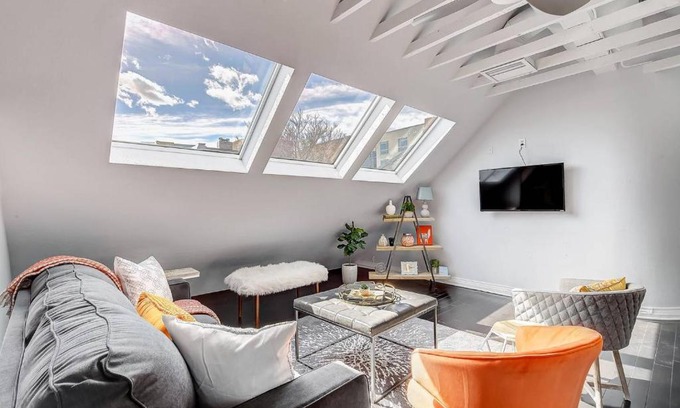 Uptown Apartment | Best hidden gem in Denver! Heart of Cap Hill!!