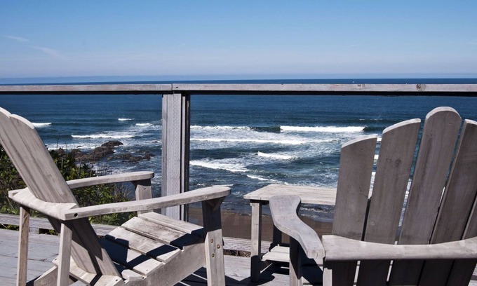 Nelscott House | Best surf views , sunsets, moonlight over the ocean in a quiet neighborhood.