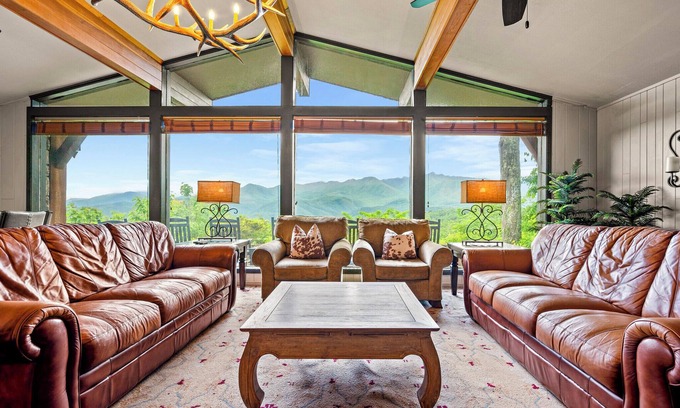 Chalet Village Cabin | BEST VIEW in town | HotTub | PoolTable | 3 king, 3 queen bd | Trillium Lodge