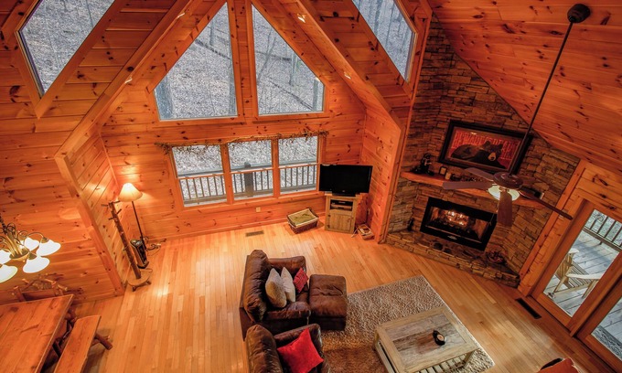 Foxfire Estates Cabin | Black Bear Lodge - First Class Mtn Top Cabin w/Hot Tub and Fantastic Views!