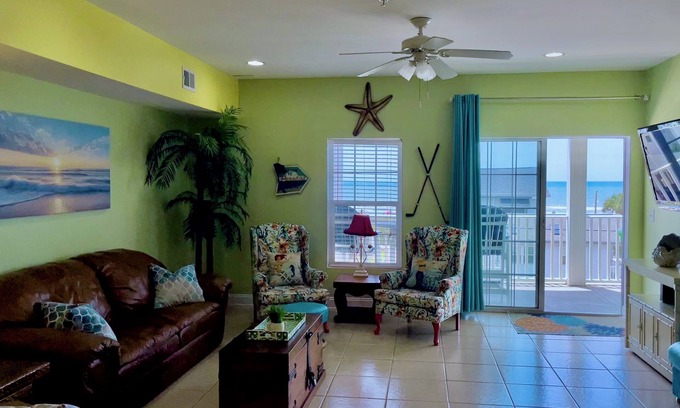 Crescent Beach Condo | Bubbles Up. Ocean View Corner Unit in Coconut Grove. North Myrtle Beach, SC