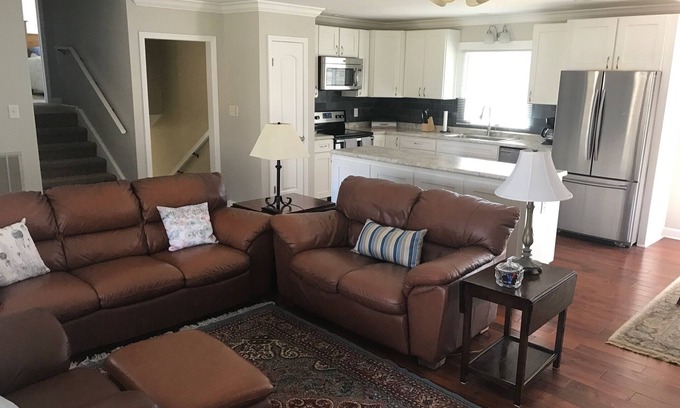 Knoxville House | Centrally Located 4 Bdrm Home