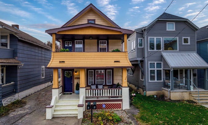 Detroit - Shoreway House | Charming 3-bedroom For Big Families in fabulous Cleveland with AC, WiFi