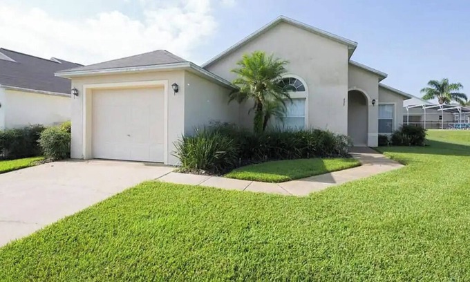 Westbury House | Charming 3-bedroom house with private pool in Davenport, 11 miles from Disney!