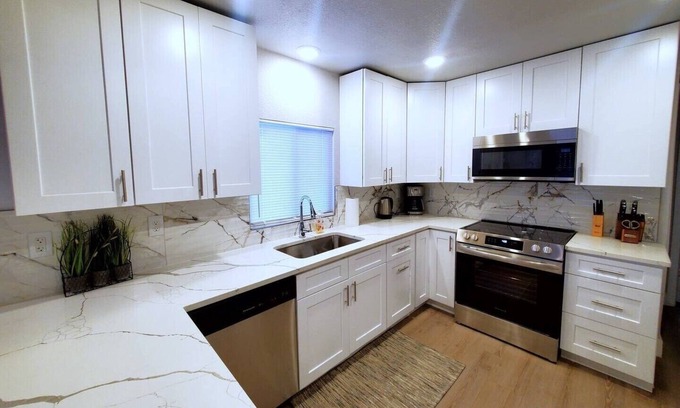 Barnum House | Charming 3-bedroom house with AC and WiFi in enjoyable Denver