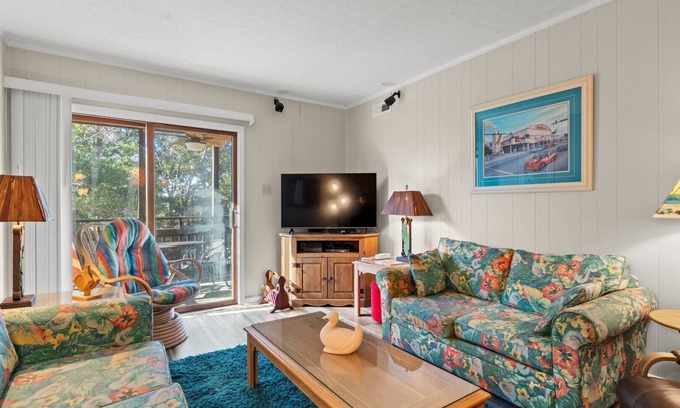 Myrtle Beach Condo | Charming Condo Steps from Ocean Annie's and the Beach - Mariners Cove 227 C