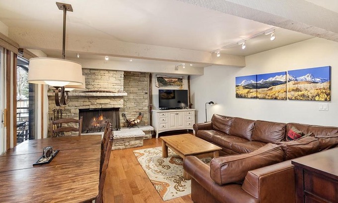 Aspen House | Chateau Roaring Fork Unit 38, Condo with Private Deck, 4 Blocks from Downtown
