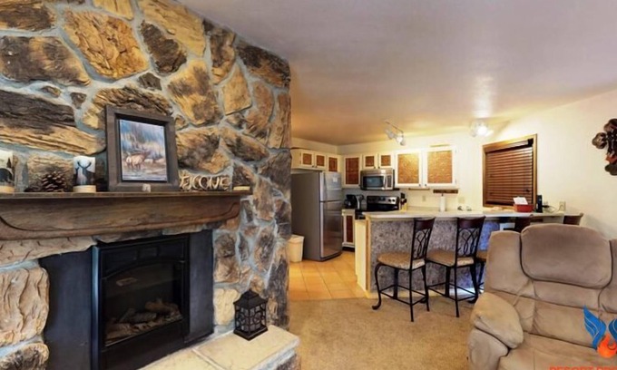 Angel Fire Condo | Close to Lifts | WiFi | Starlight 10