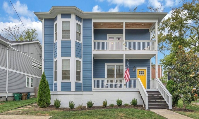 Shelby Hills House | CMA Fest The BlueBelle E Nash Songwriter Stay 3Bed 3Bath HotTub Yard 30+day