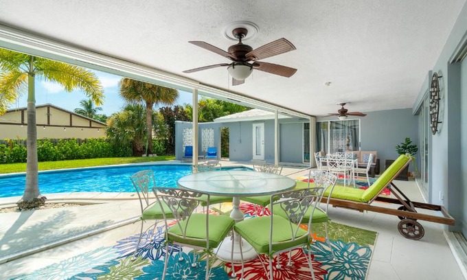 Singer Island House | Coastal 4B/3B Allure w/ Heated Pool & Lanai - Walk to Beach!