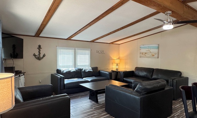 Put-in-Bay House | Completely Remodeled - Very Clean Island Club House-3 BR 2 BA by the Pool IC6