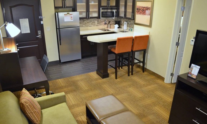 Longview Condo | Condo ∙ 2 bedrooms ∙ 5 guests