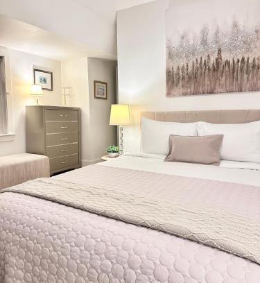 College Hill Apartment | Cozy 2BR Apt with Parking, Steps to Brown and RISD