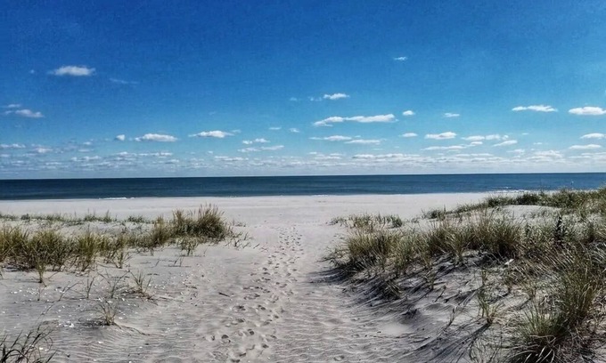Brigantine House | Cozy Brigantine beach house - 1st floor of duplex - 1 block to beach, near town!