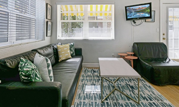 Pass-a-Grille Apartment | Cozy Family Suite w/Beach Access - Pool & Bikesn