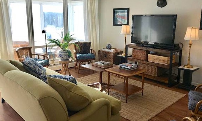 Fontana-on-Geneva Lake Apartment | Cozy Fontana Lk Geneva 2 BR, 1 BA Apt. Steps From The Abbey Resort/Fontana Beach