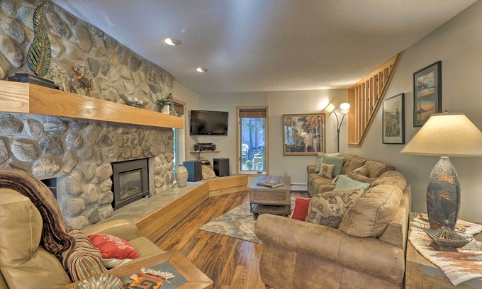 Frisco Condo | Creekside Frisco Condo w/Views & Pool Access!