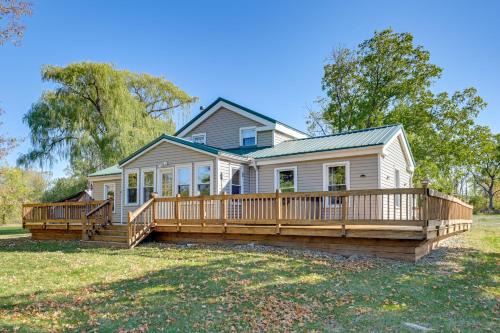 Ovid House | Deck and Hot Tub Pet-Friendly Seneca Lake Home!