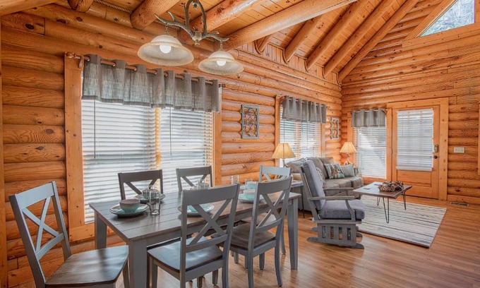 Pigeon Forge House | Deer Tracks Retreat in Pigeon Forge!