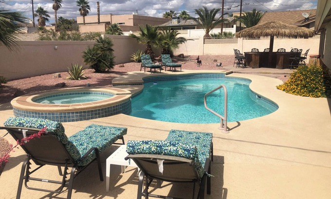 Lake Havasu City House | DISCOUNTED FOR END OF SUMMER RELAX AND ENJOY YOUR PRIVATE POOL, PATIO & TIKI BAR