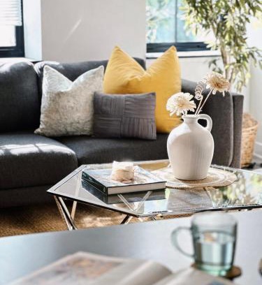 Downtown Apartment | Downtown 3B2B Apt with full kitchen, Sleeps 6,Near PPAC & Dining