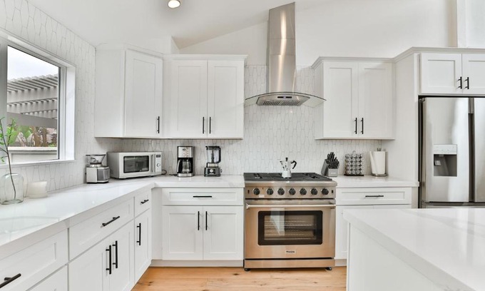 Encinitas House | Dream Home - Steps to Beach, Pools, Shops & Dining