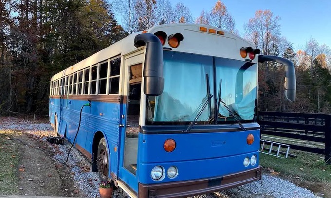Grandview House | Eccentric Converted Bus, Perfect for a Tennessee Vacation