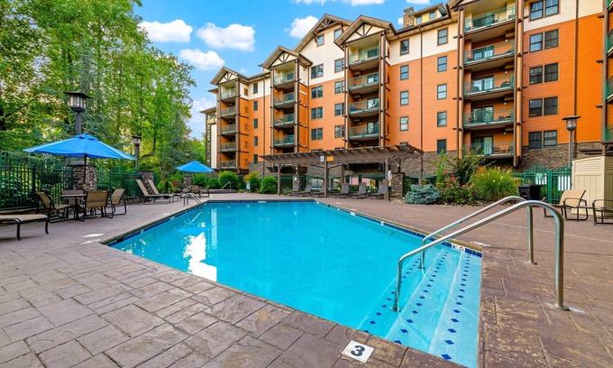 Gatlinburg Condo | Elegant pool-view condo with free attraction tickets, balcony, & hot tub/pool