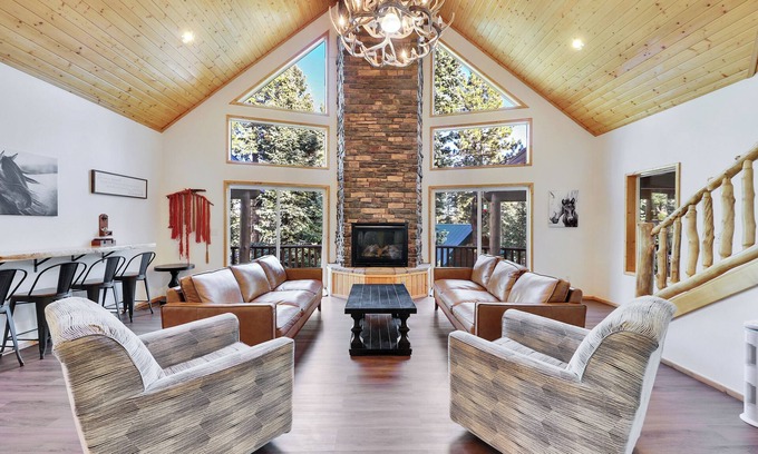 Duck Creek Village Cabin | Empty Saddle - 6 bedrooms/3.5 baths