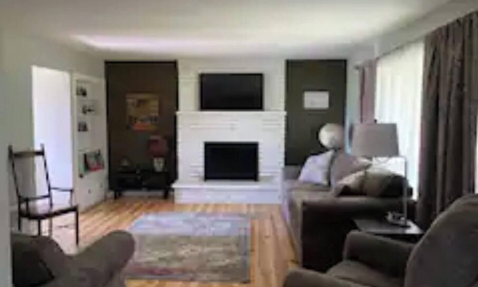 Lenox House | Entire home 4 mi to Montauk - Current River Ranch
