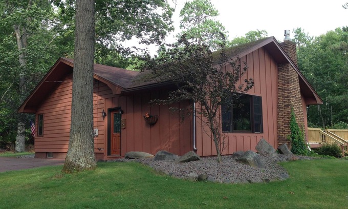 Eagle River House | Escape to the Northwoods at this picturesque Sand Lake home