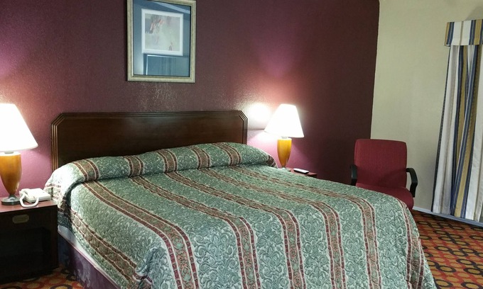 Waxahachie Hotel | Executive Inn and Suites Waxahachie