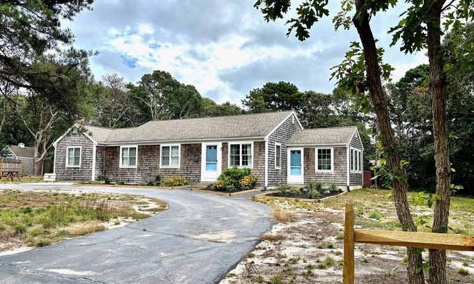 North Eastham House | Experience Cape Cod Beaches: Charming 4-bedroom just a 10min stroll to the beach