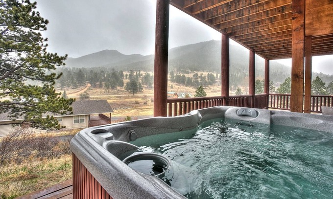Estes Park House | Fabulous Large Home with Hot Tub