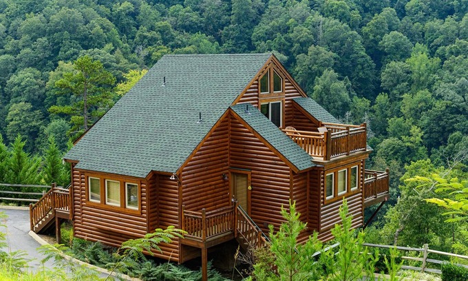Gatlinburg Resort | Fall colors! WG resort, Close to downtown, Indoor waterpark, breathtaking views