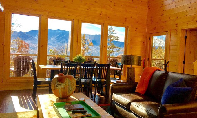 Gatlinburg - Pigeon Forge Cabin | Fall Special Rates - Mt Le Conte Veiws, 3 King Suites Theater room Pool Fire Pit