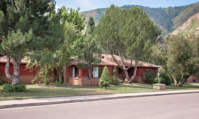 Glenwood Springs House | Family Home w/Grill & Large Yard, Near Downtown Glenwood Springs! Dog Friendly!