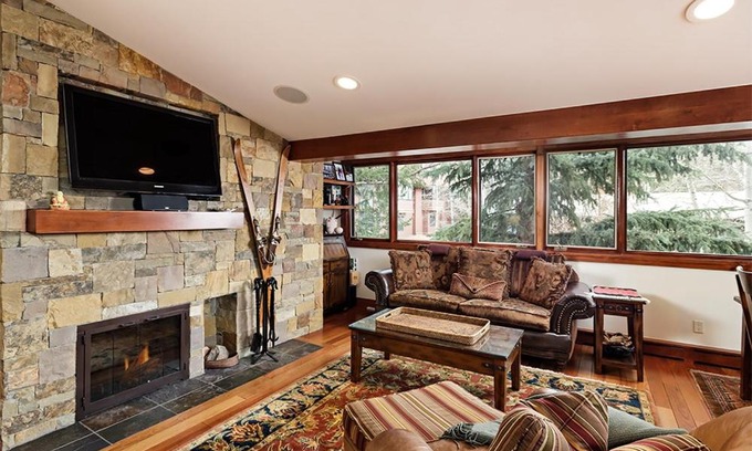 Aspen House | Fasching Haus Unit 5, Deluxe Condo with Great Natural Light & Amazing Location