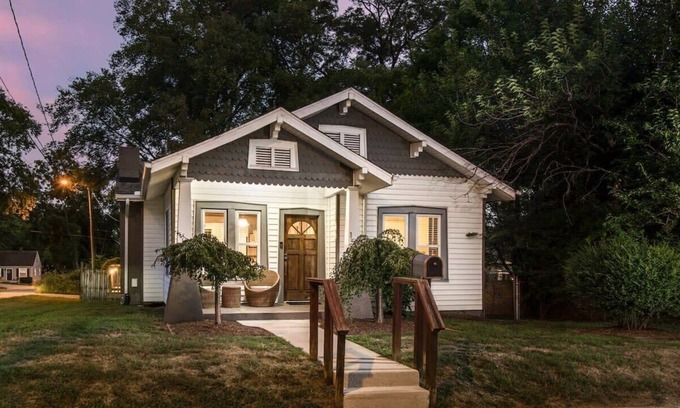 Shelby Hills House | Feb. Discount! East Nash Cottage w/Hot Tub