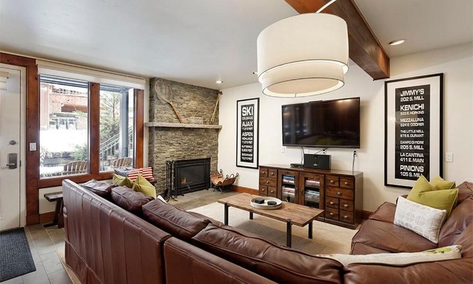 Aspen House | Fifth Avenue Unit 8, Condo with Extra Murphy Bed + Access to Pool & Hot Tub