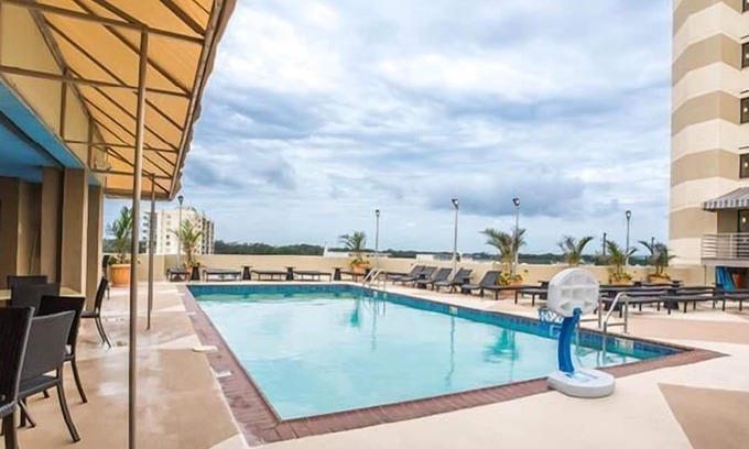 Northeast Virginia Beach Apartment | FLASH SALE! Stylish Suite w/Private Balcony, Jetted Tub, WiFi, Gym & Resort Pools
