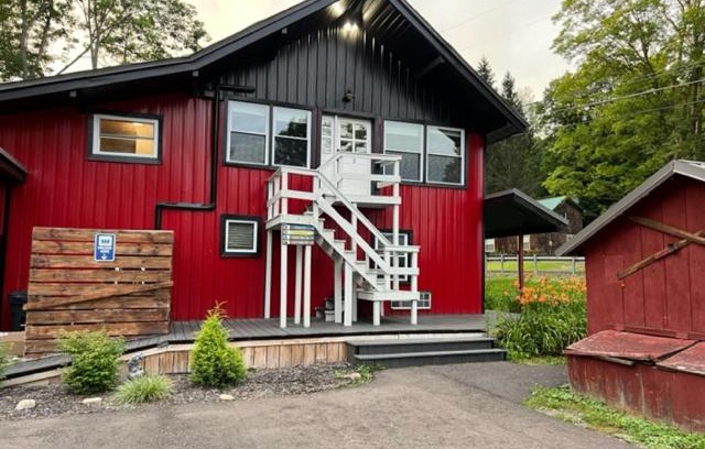 Blodgett Mills Apartment | Froggy Goggle Barn