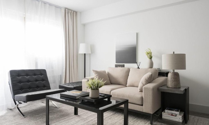 Central West End Apartment | FRONTDESK Modern 1 BR Apt by Forest Park