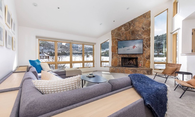 Deer Valley House | Fully Remodeled Fall 2023! Free Shuttle to the lifts! Fantastic resort views!